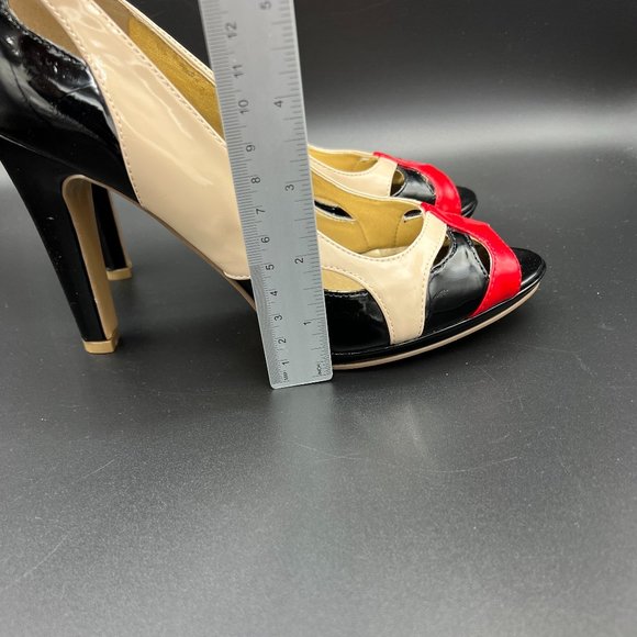 Bandolino Tricolored patent leather pumps  Beige, Black and a touch of Red - Picture 7 of 9